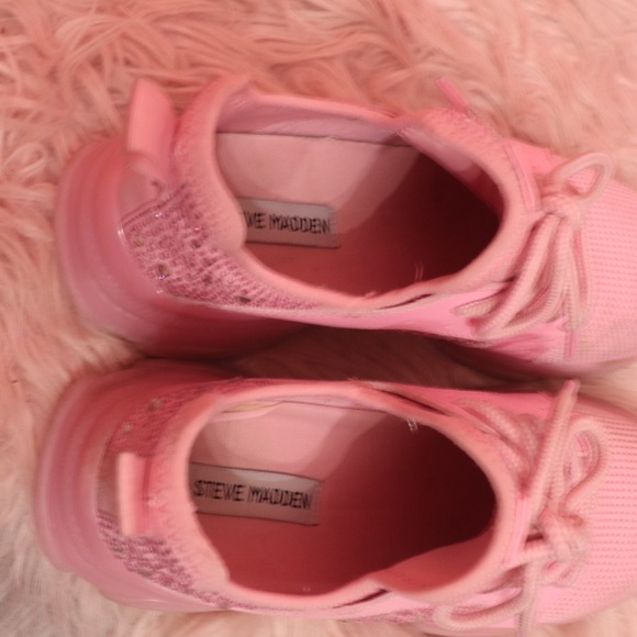 BOGO Steve Madden Maxima Sneakers - Picture 7 of 7